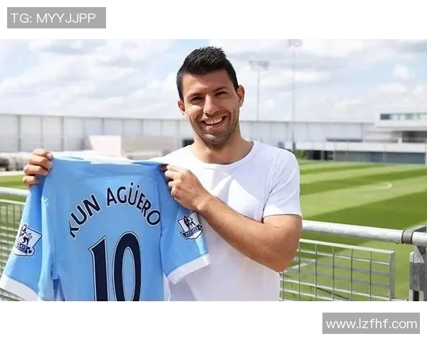 足球明星赠送球衣的深刻寓意与背后的情感故事解析