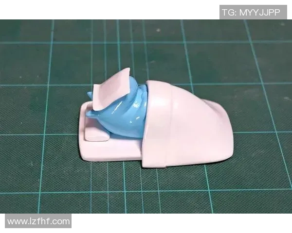 手工捏制足球明星的详细步骤与技巧分享,让你轻松打造个性化球员模型